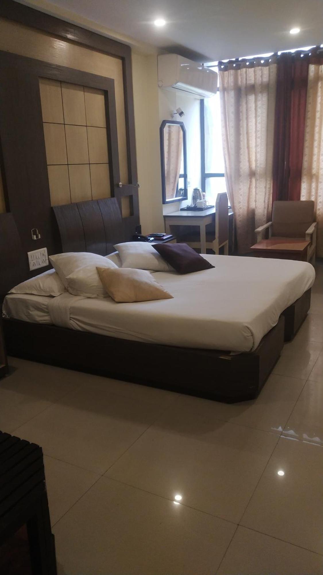 Hotel Rishi Regency Jabalpur Ngoại thất bức ảnh