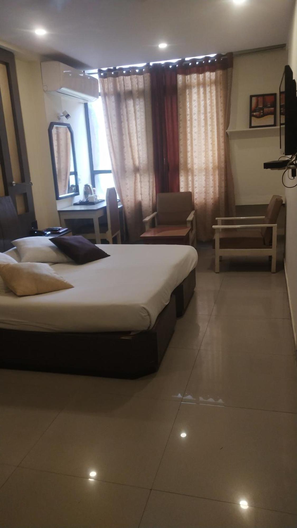 Hotel Rishi Regency Jabalpur Ngoại thất bức ảnh