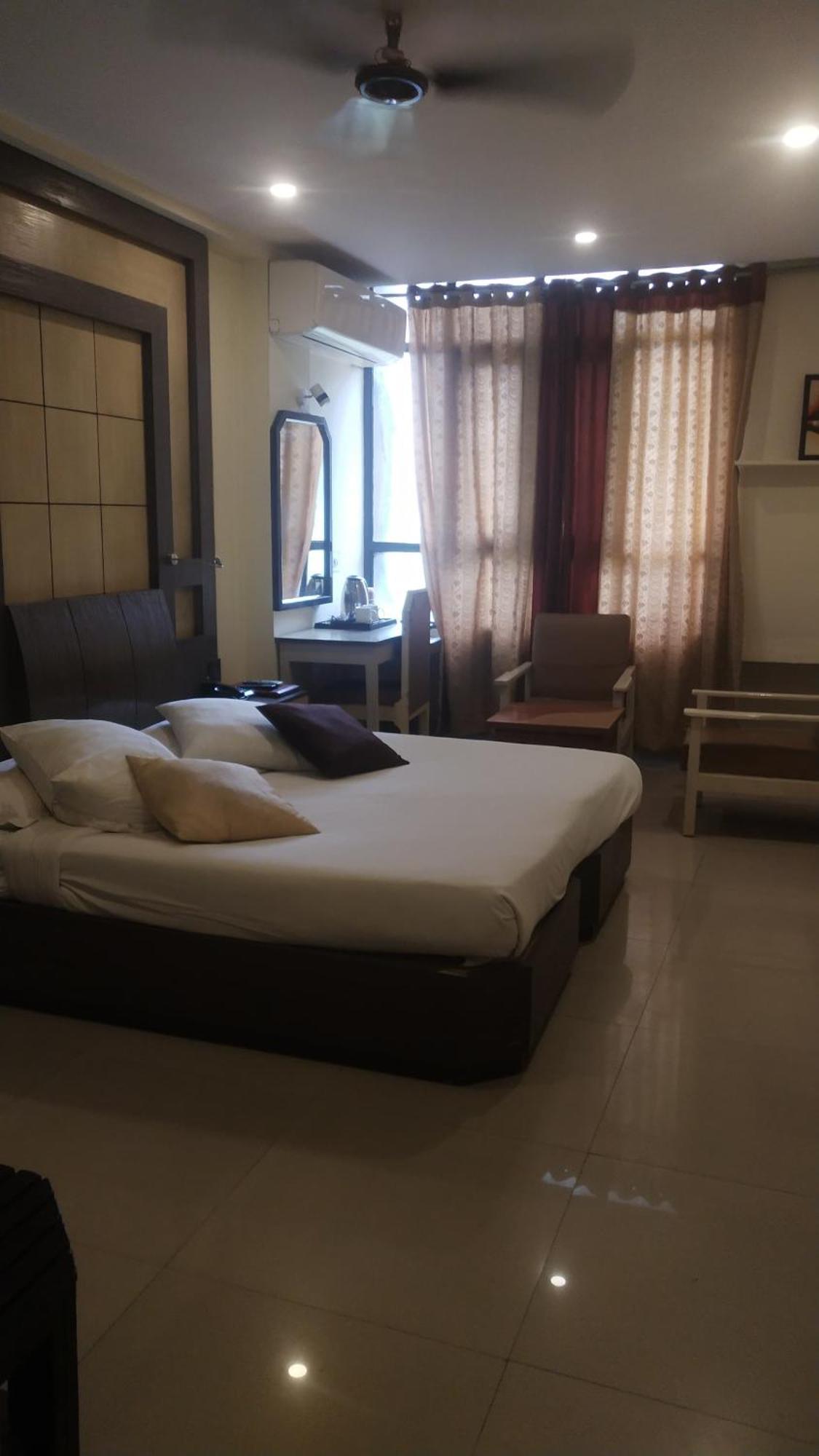 Hotel Rishi Regency Jabalpur Ngoại thất bức ảnh