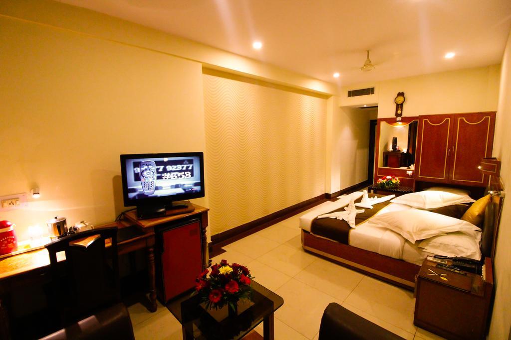 Hotel Rishi Regency Jabalpur Ngoại thất bức ảnh